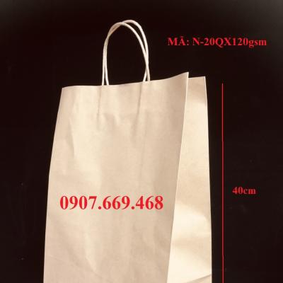 Túi giấy kraft quai xách đựng hoa tươi.